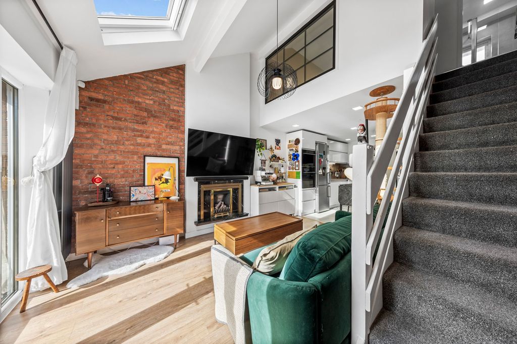 Property photo 2 of 30