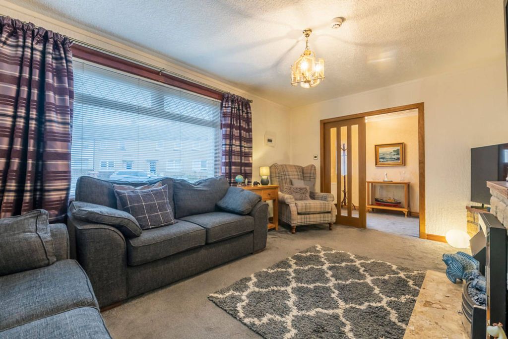 Property photo 2 of 27