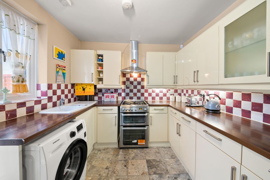 Property photo 2 of 18 Photo 11