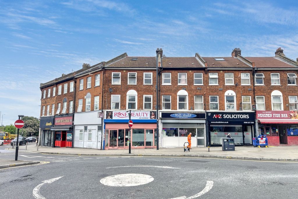 Property photo 2 of 14 346A Neasden Lane, Neasden, London Nw10 0Ep