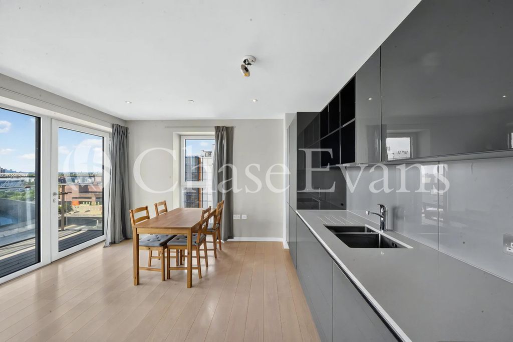 Property photo 3 of 13 Kitchen