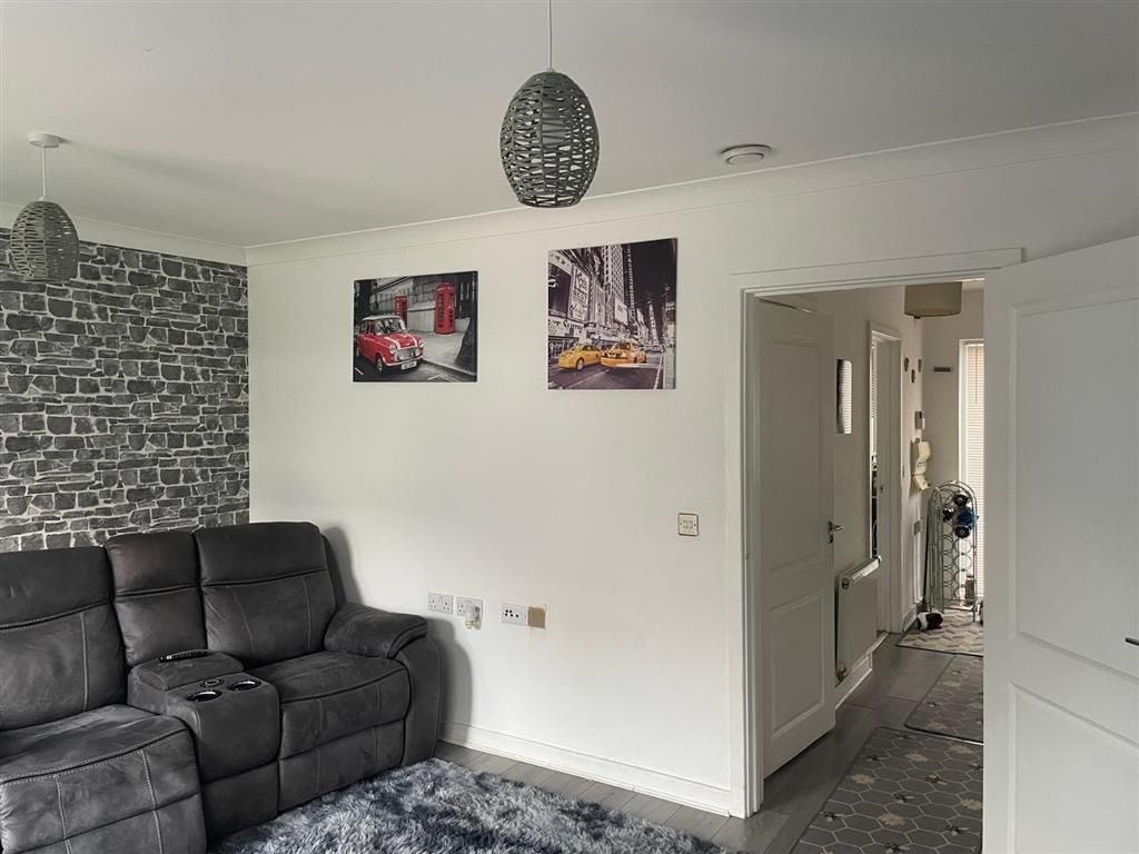 Property photo 3 of 7 Lounge