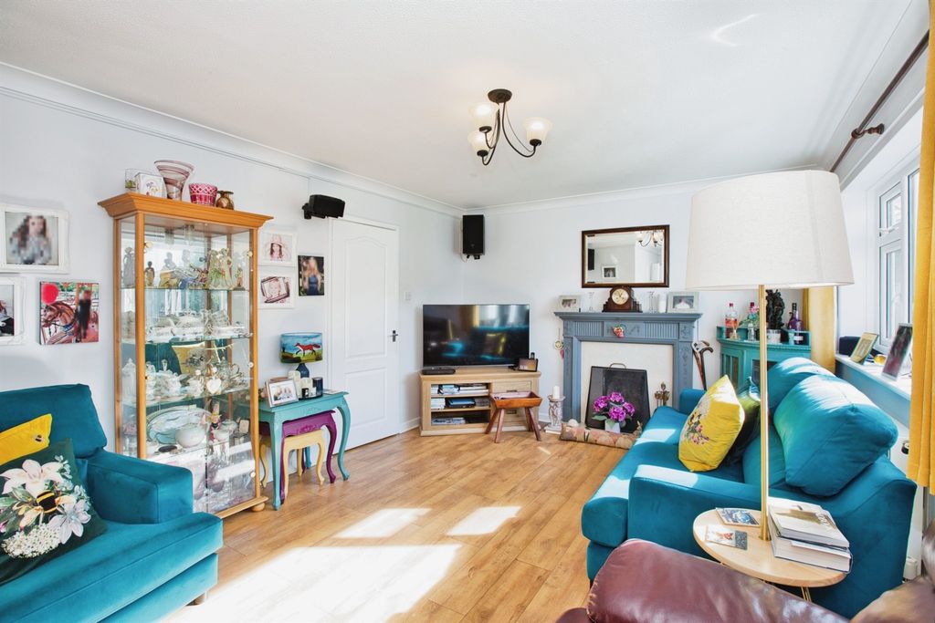 Property photo 2 of 17