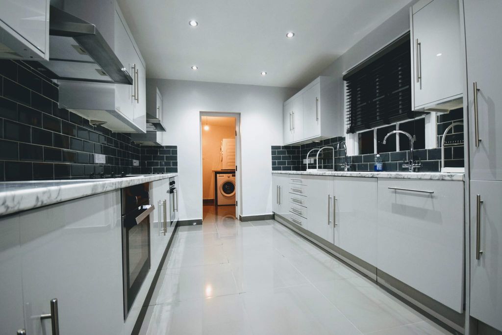 Property photo 3 of 7 Kitchen Area