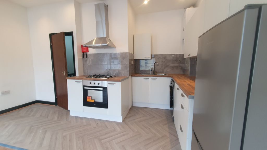 Property photo 1 of 11 2 Bedroom Flat For Rent