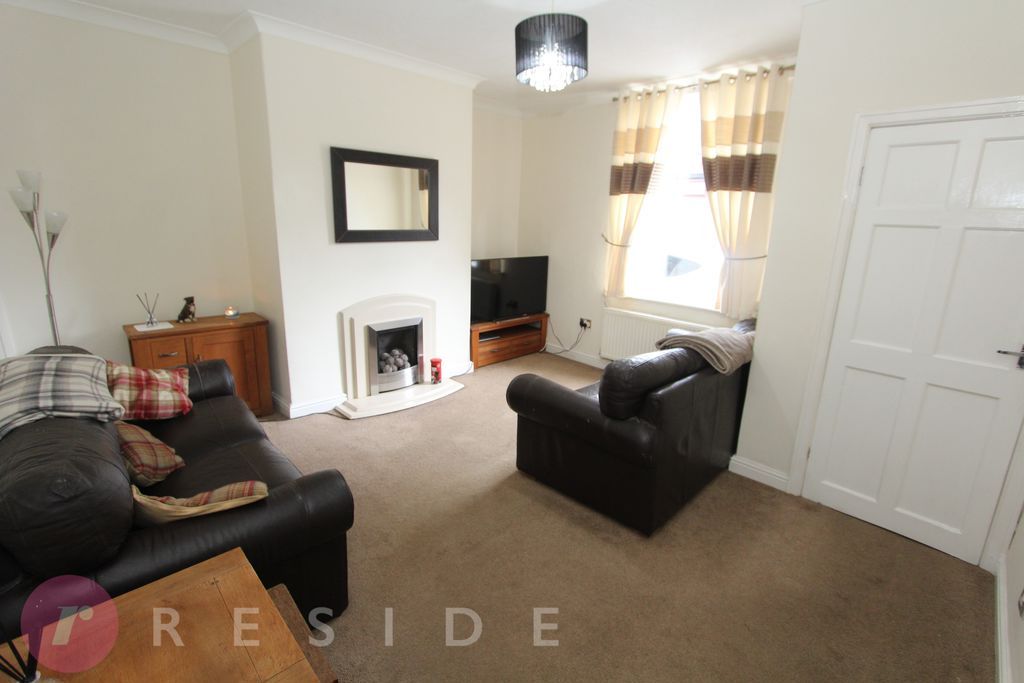 Property photo 2 of 11 Lounge