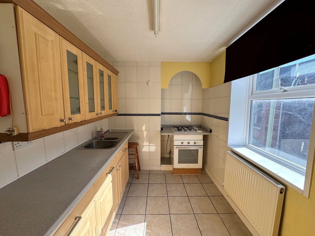 Property photo 3 of 6 Kitchen