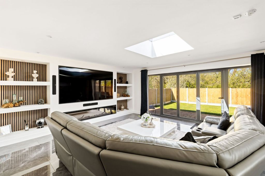 Property photo 2 of 20