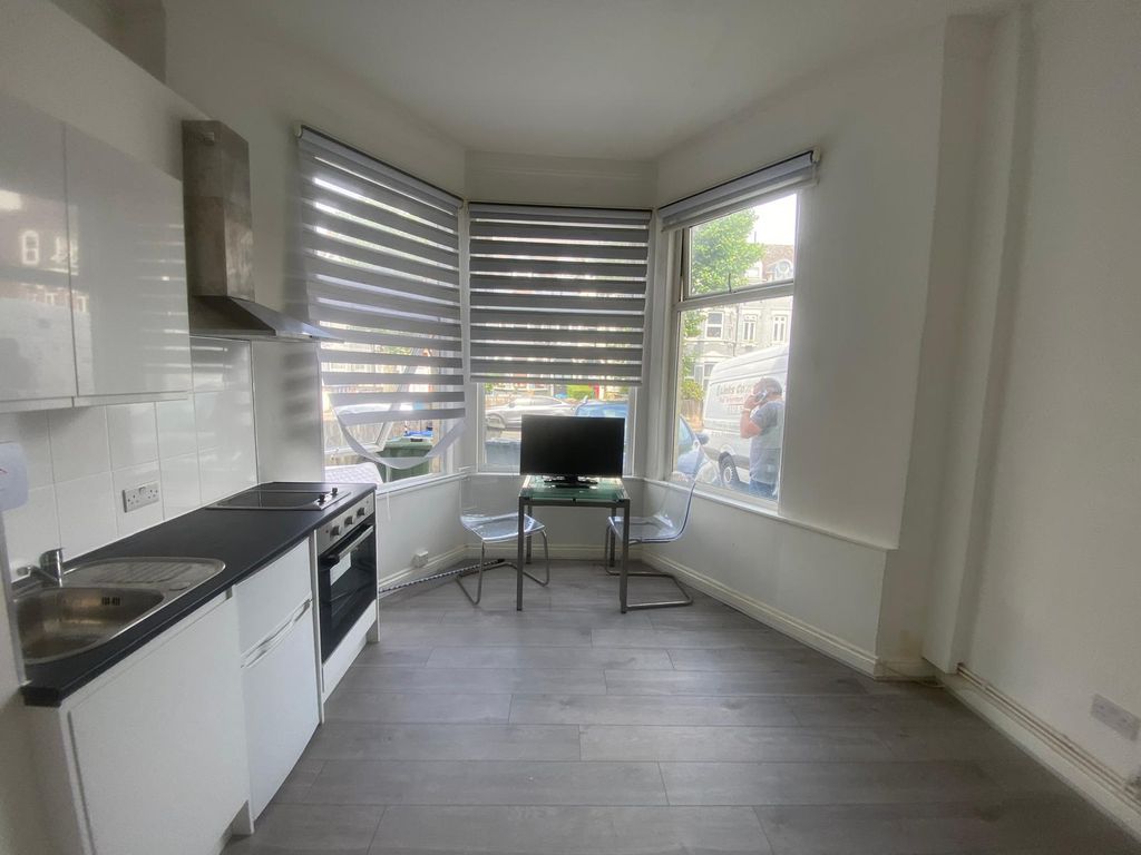 Property photo 3 of 8 9d7E466c-8497-443F-B795-Dcce21Bdd4F8