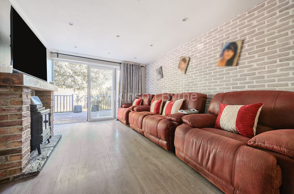 Property photo 3 of 12 E3E5998A-72c8-47A7-B19F-Ac2B84A61E8A