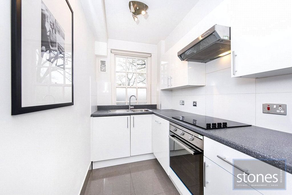 Property photo 2 of 11 Kitchen