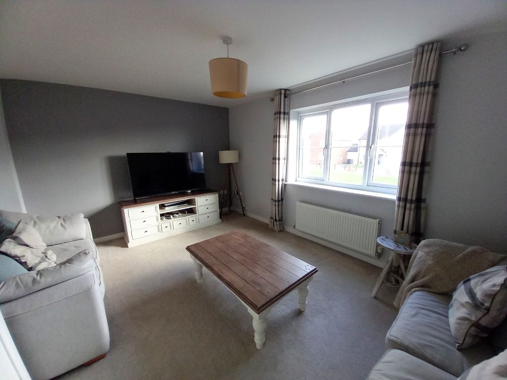 Property photo 2 of 12 Lounge