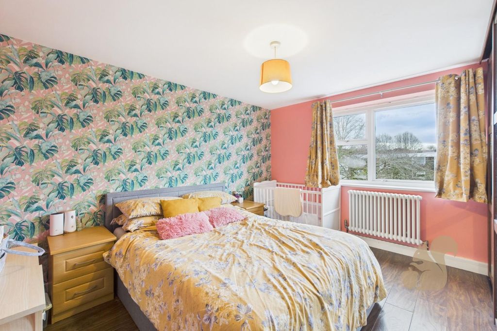 Property photo 3 of 12 Cam01254G0-Pr0384-Still005.Jpg