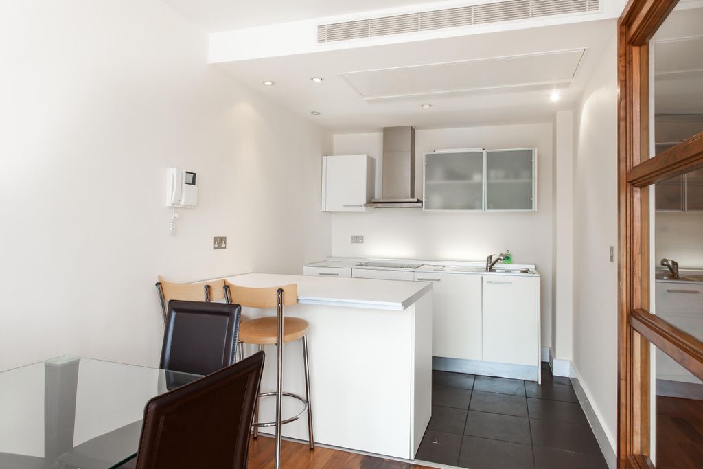 Property photo 3 of 7 Kitchen