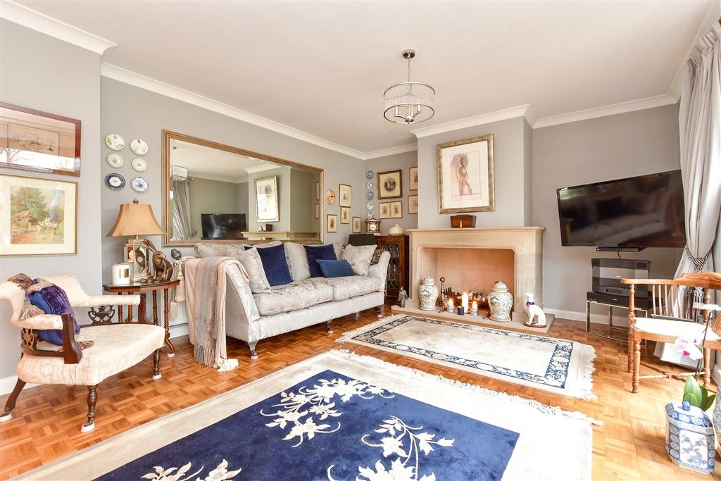 Property photo 2 of 23 Lounge