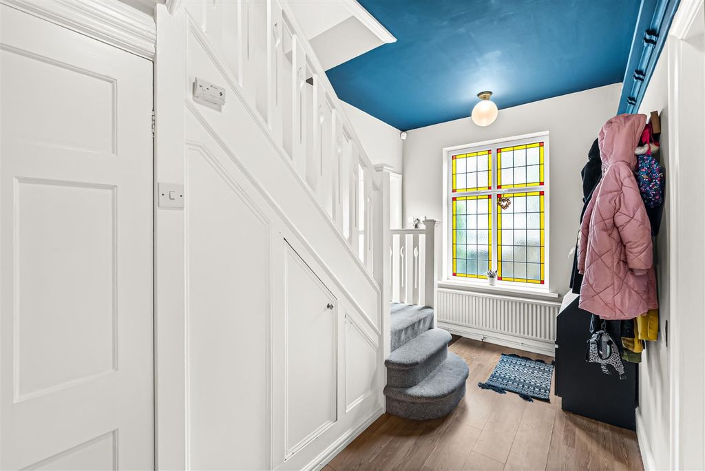 Property photo 2 of 26 Hallway