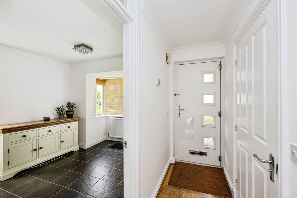 Property photo 3 of 25 Pbox-Img.Jpg