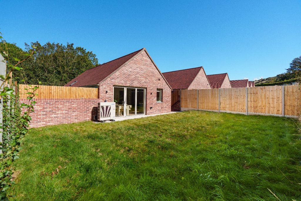 Property photo 3 of 23 4780863