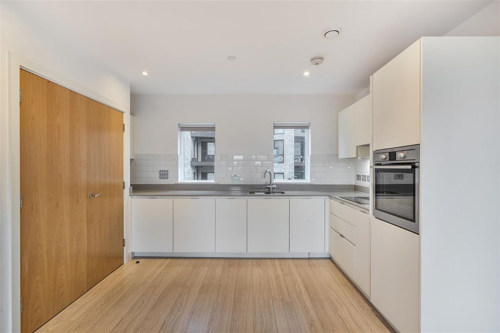 Property photo 3 of 27