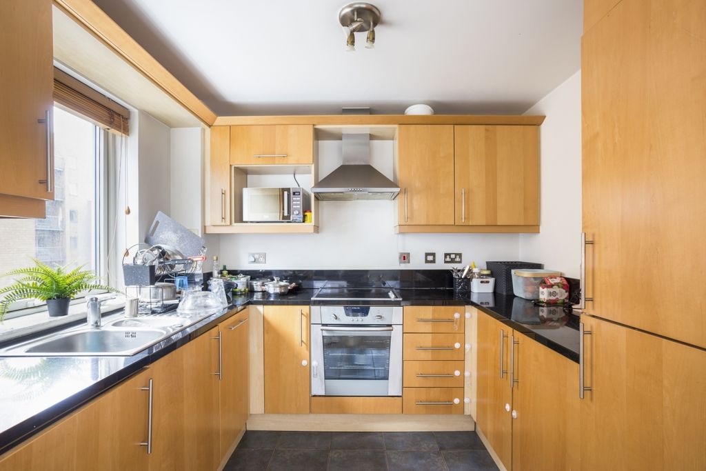 Property photo 2 of 11 Kitchen