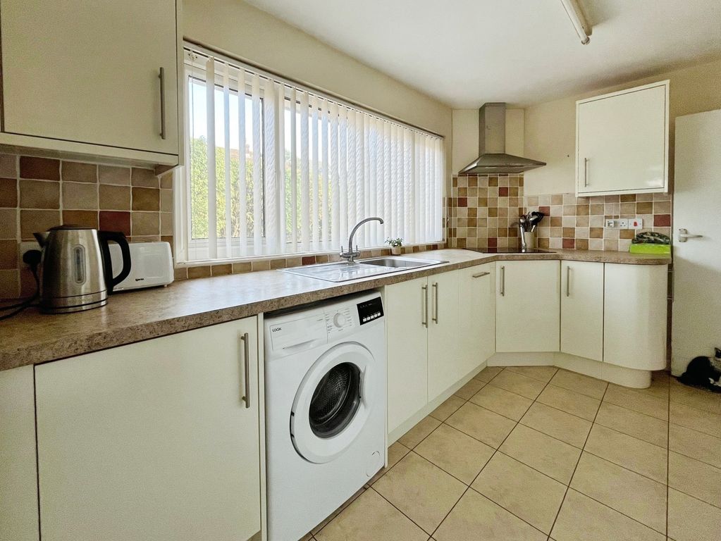 Property photo 2 of 16 Kitchen