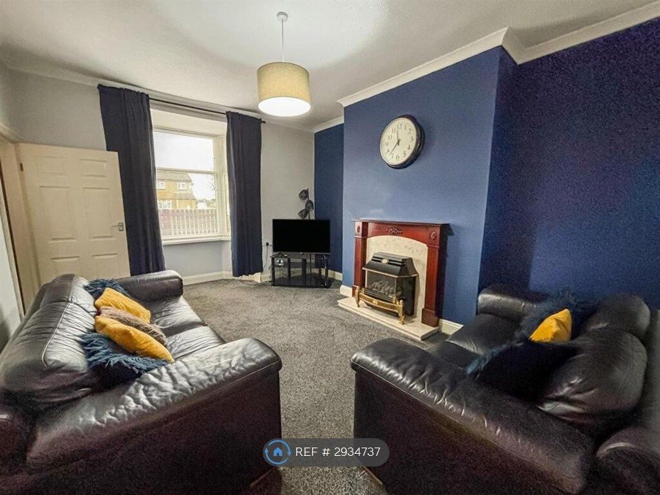Property photo 2 of 12 Lounge