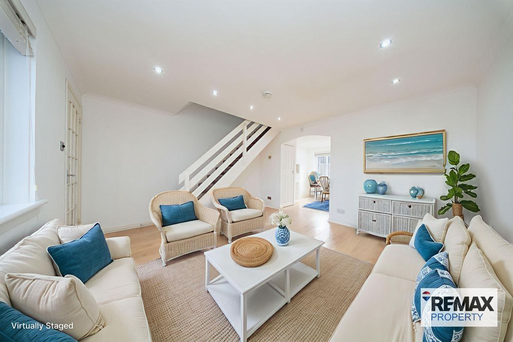 Property photo 2 of 21 Virtually Staged Lounge