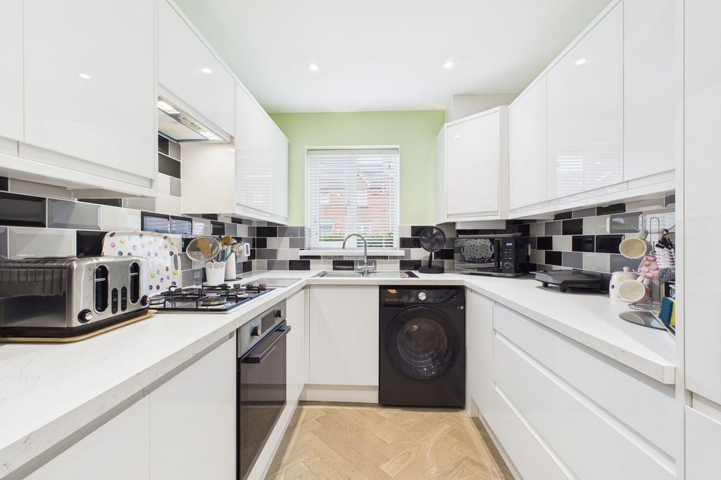 Property photo 2 of 16 Kitchen