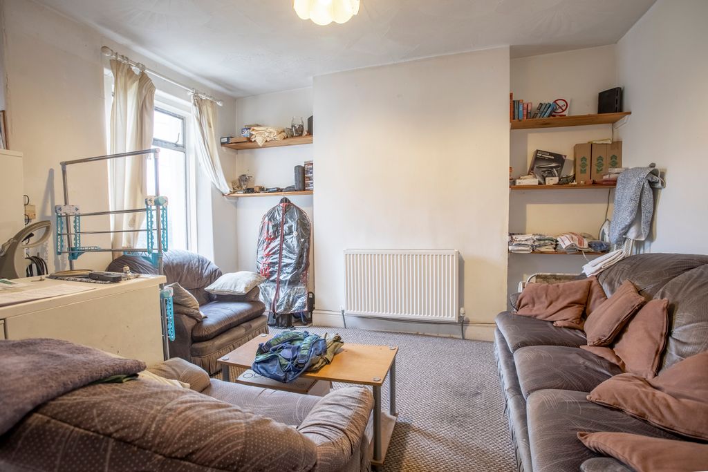 Property photo 2 of 21