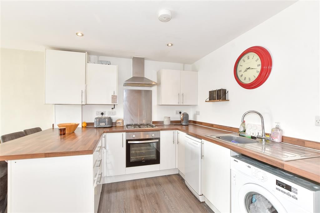 Property photo 3 of 10 Kitchen/Lounge