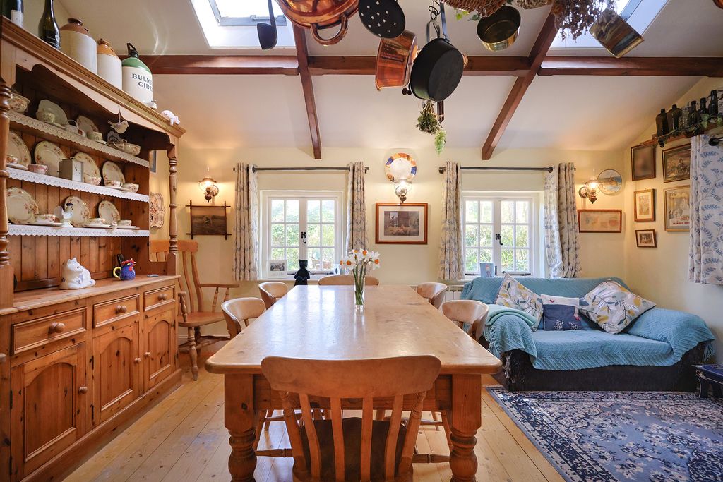 Property photo 3 of 32 Photo 2