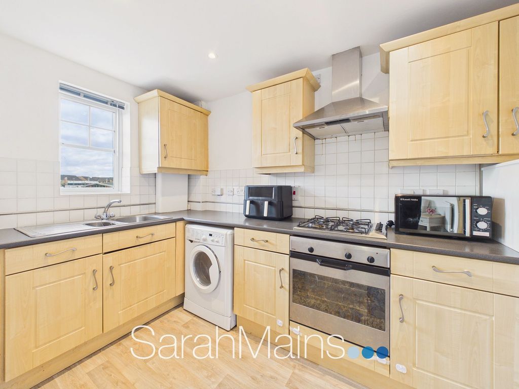 Property photo 3 of 12 Kitchen