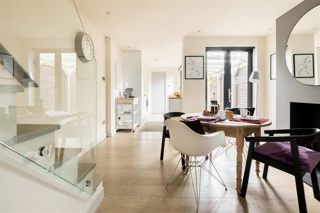 Property photo 3 of 14 Sydenham Street, Whitstable