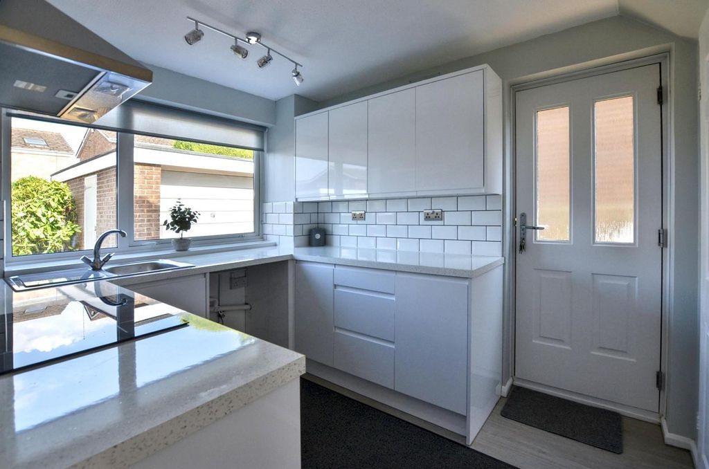 Property photo 3 of 15 Kitchen