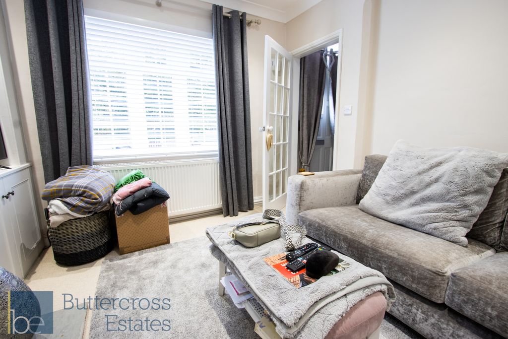 Property photo 3 of 10 Living Room