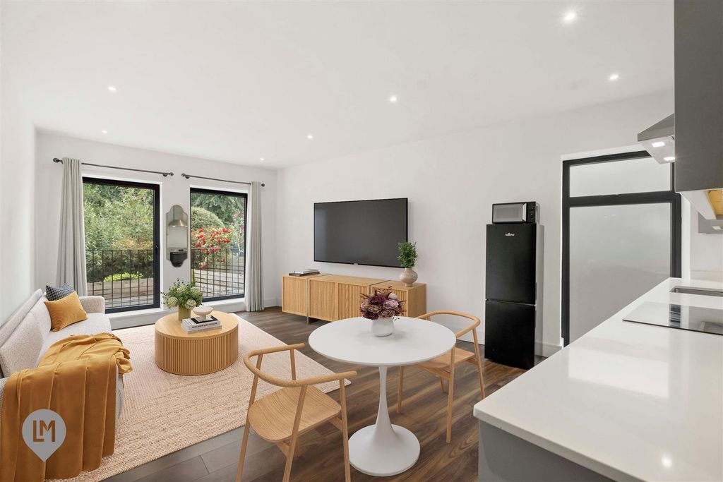 Property photo 1 of 7 Living/Dining/Kitchen