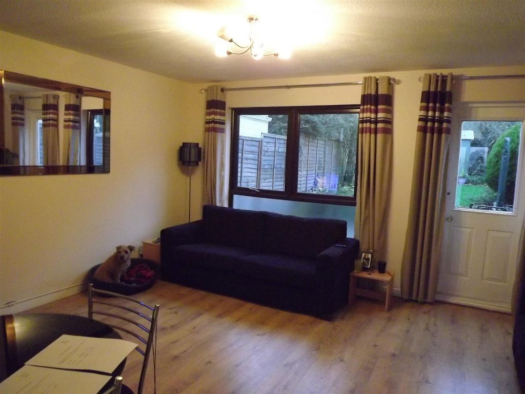 Property photo 2 of 2 Living Room