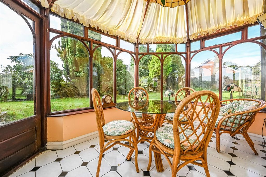 Property photo 2 of 32