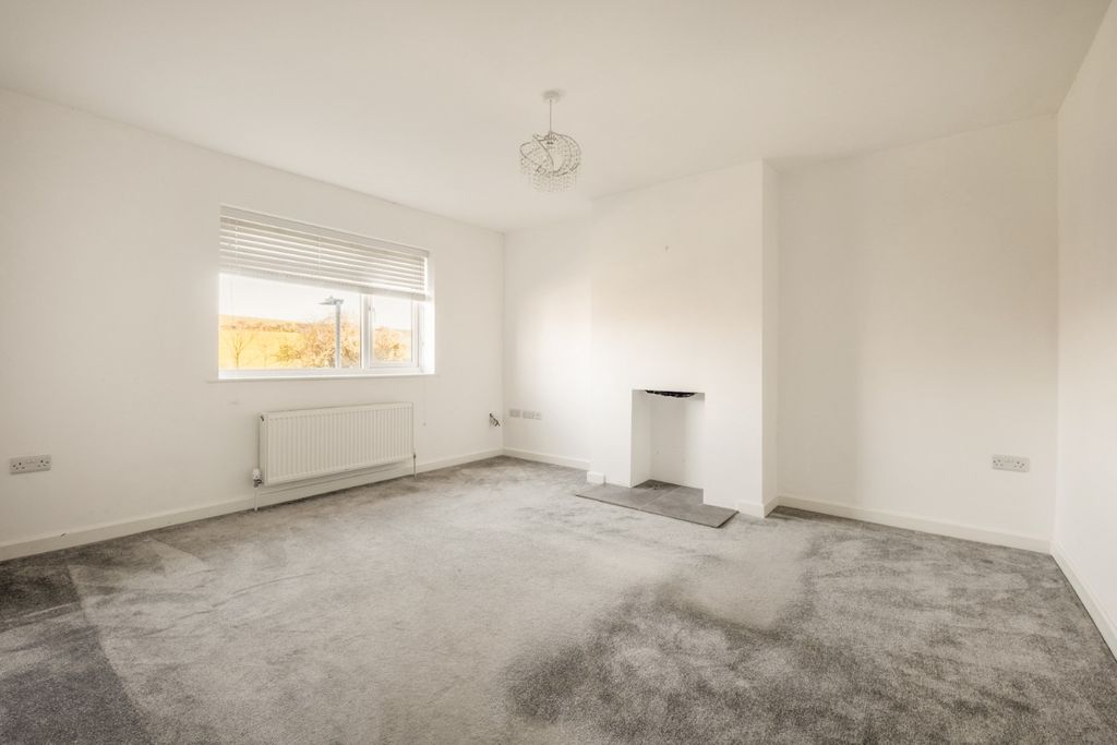 Property photo 2 of 15 4619001