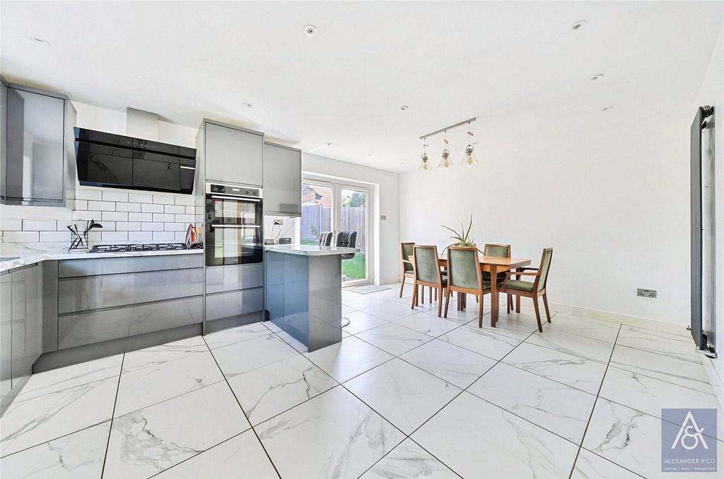 Property photo 3 of 16 Picture No. 27