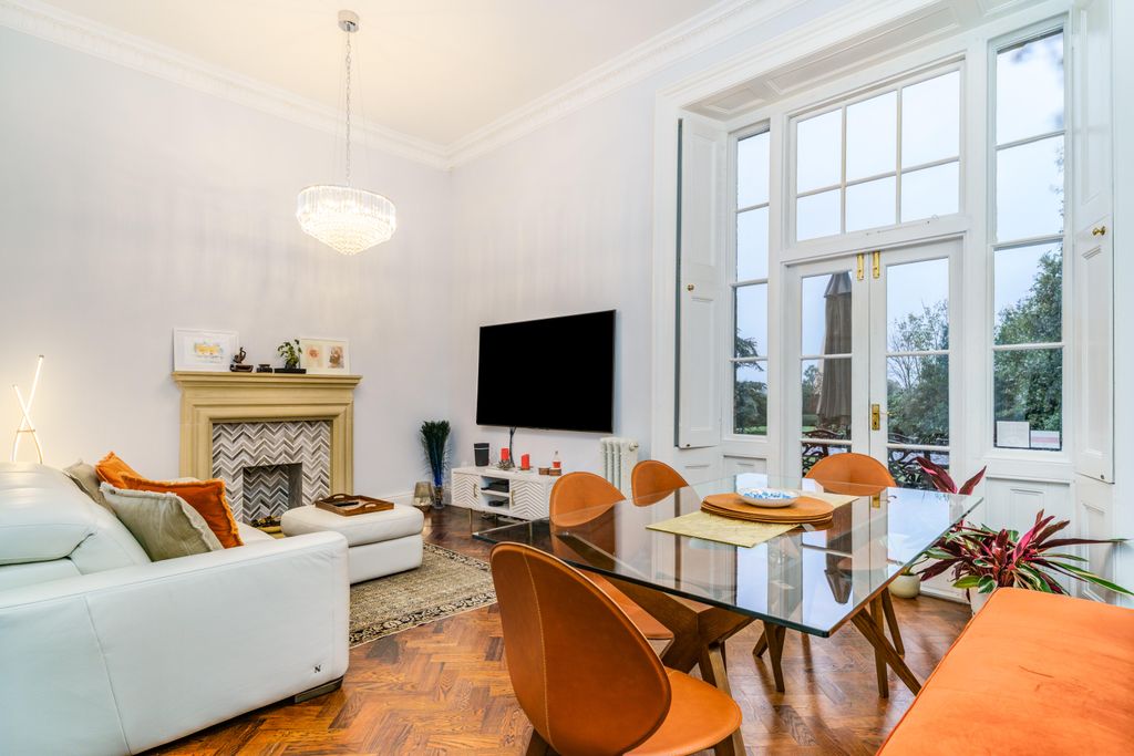 Property photo 2 of 10 Living