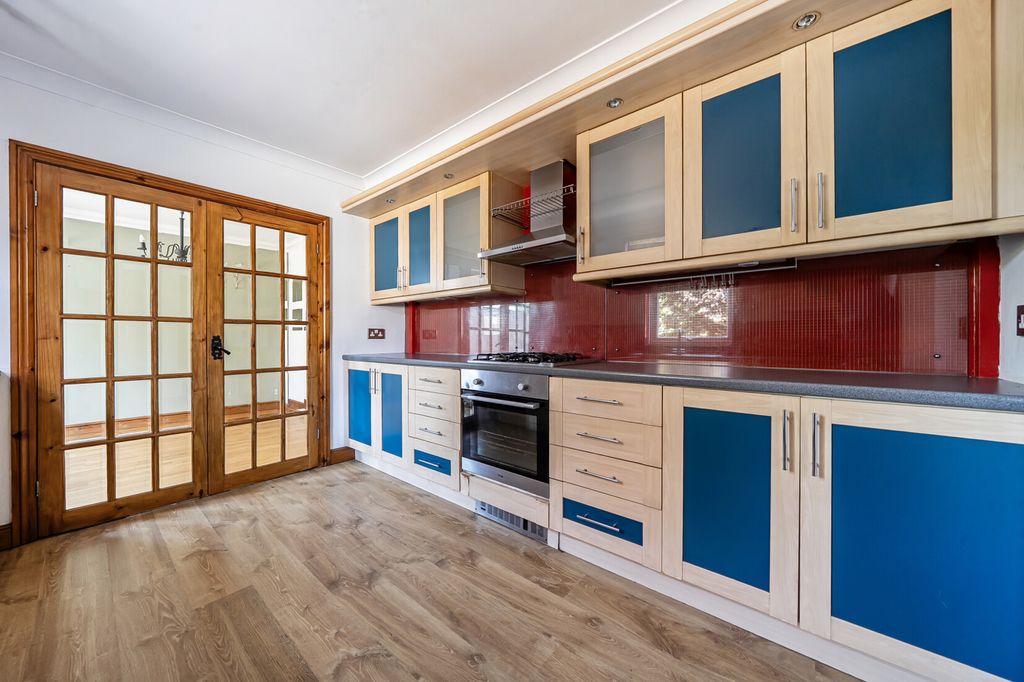 Property photo 3 of 21 Kitchen