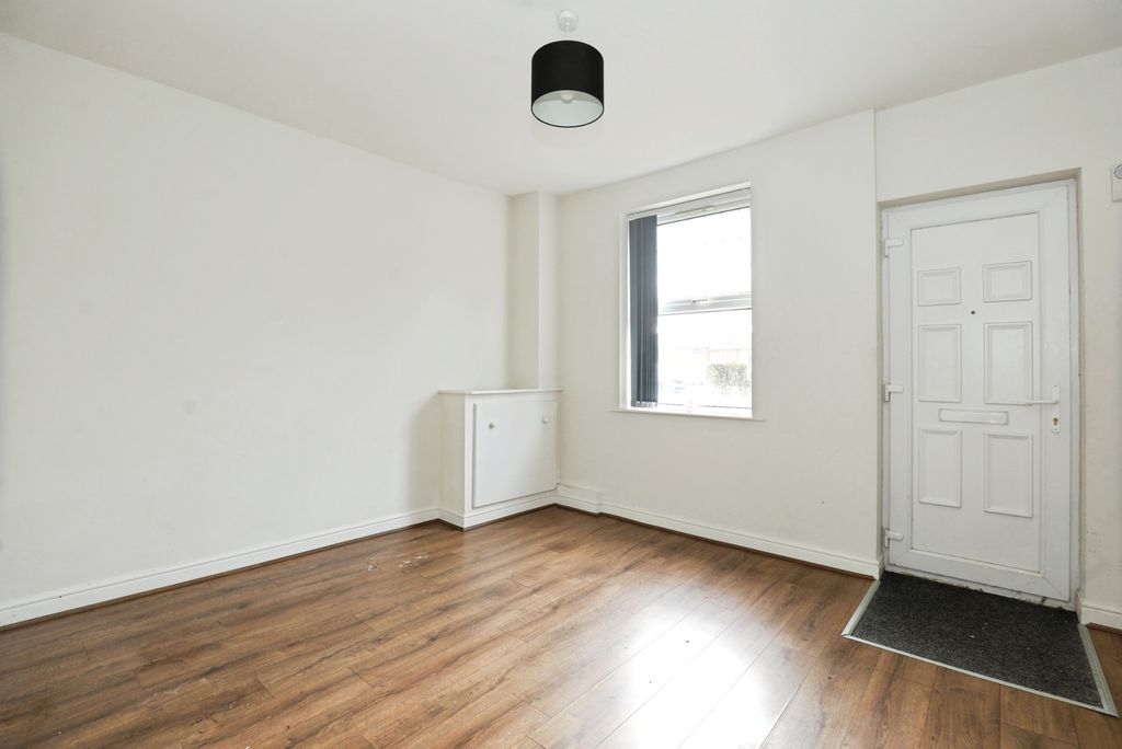 Property photo 2 of 17 Pbox-Img.Jpg