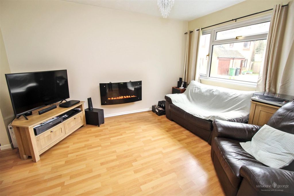 Property photo 2 of 16 Living Room