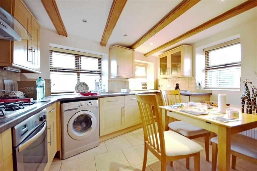 Property photo 3 of 7 Kitchen