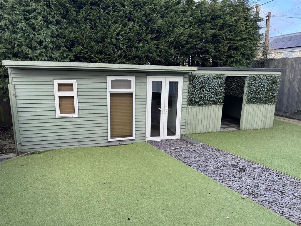 Property photo 2 of 13 Garden Room