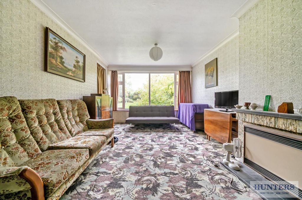 Property photo 2 of 16 Lounge