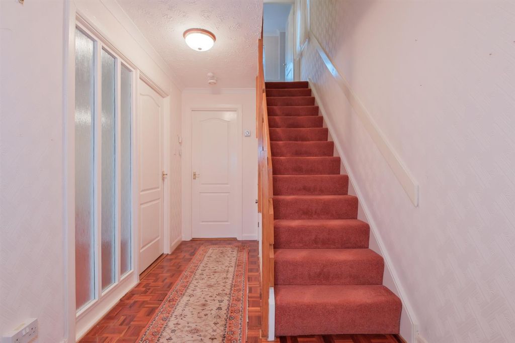 Property photo 3 of 41 002-16 Blenheim Court Carluke ML8 4Tb.Jpg