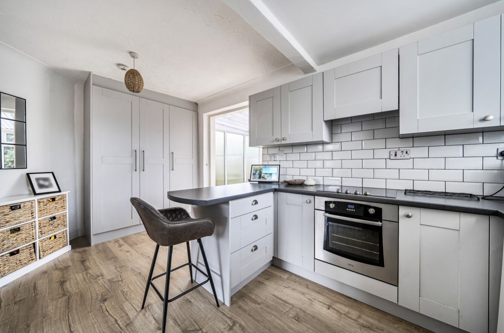 Property photo 3 of 23 1415762-12-699c61129999A