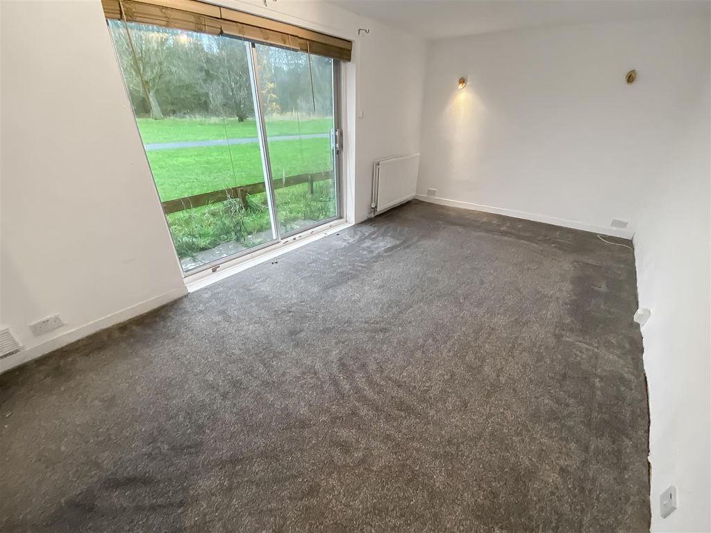 Property photo 3 of 11 Living Room.Jpg